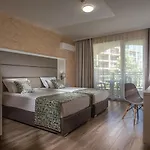 Marina Sands Bijou Boutique - Excellent Choice For Travelers Visiting 2-4p Guest house 4*